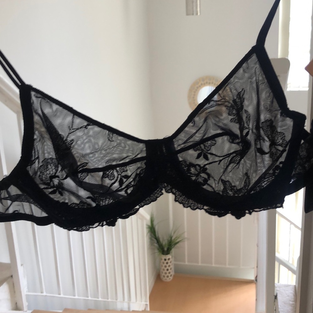NWT La Perla Bra - embroidered & unlined